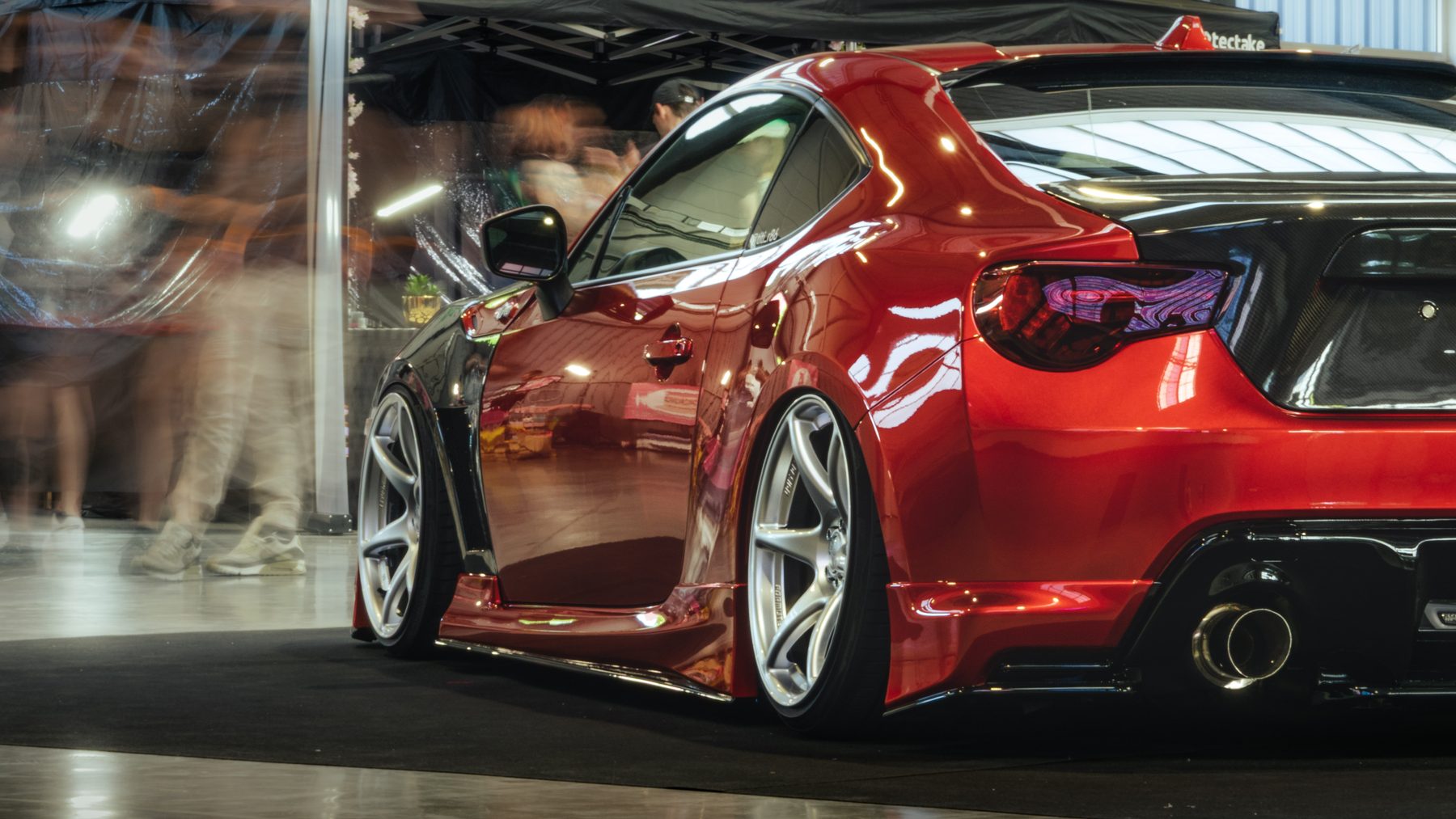 Détail de l'arrière d'une Toyota GT86 rouge